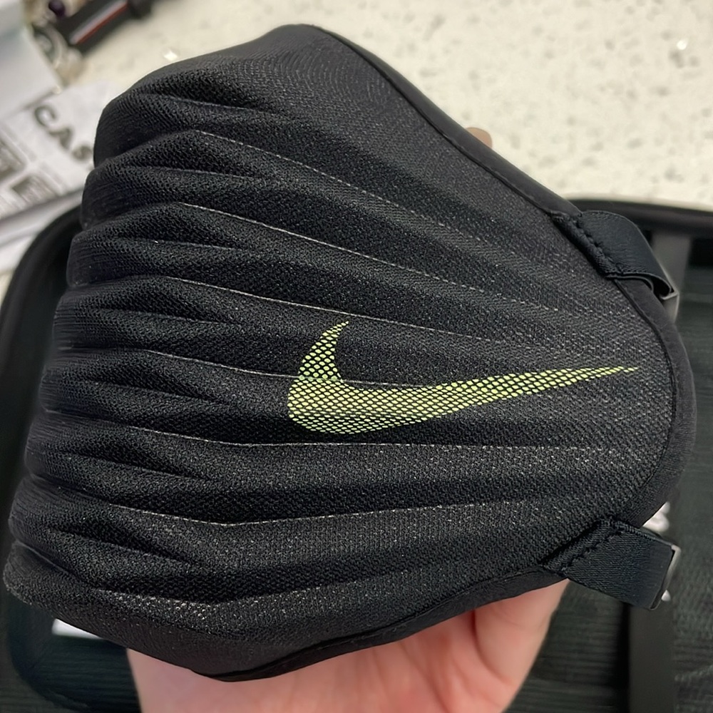 New With Tags Nike Venturer Sport Performance Mask